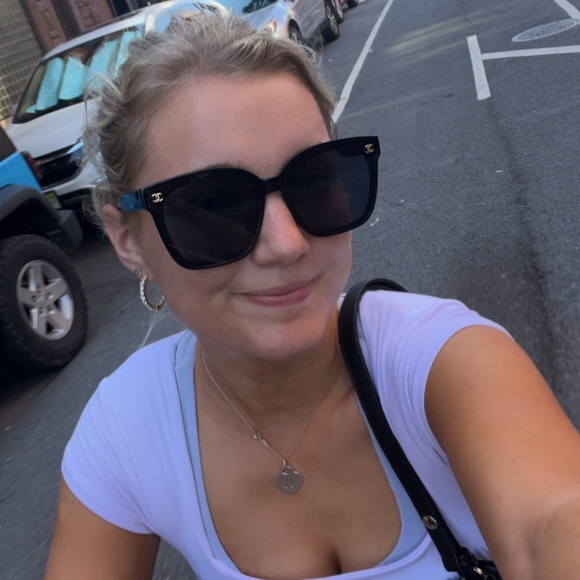 Meet your Posher, Ruby - Picture 2 of 3